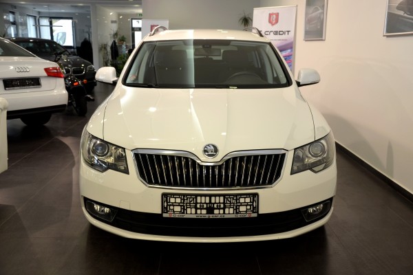 Škoda Superb 2.0 TDi, bluetooth,xenony,park