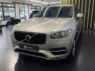 Volvo XC90 D5 AWD Momentum 7 míst