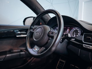 Audi S8 Plus Ceramic Carbon- TOP