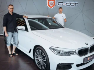 BMW 530d xDrive, společně se svým novým majitelem. Děkujeme za využití našich služeb. :-)