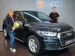 Audi Q5 společně se svou novou majitelkou. Děkujeme za využití našich služeb. :-)