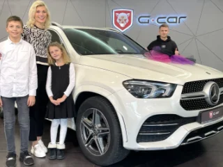 Mercedes-Benz GLE 450 4MATIC se svou novou rodinou. Přejeme samé spokojené kilometry. :-)